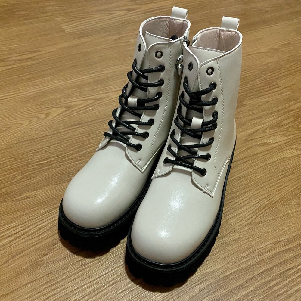 Brand new modern lace-up chunky ankle boots